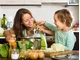 Kuchnia przyjazna dzieciom - jak zaangażować najmłodszych podczas gotowania? - zdjęcie