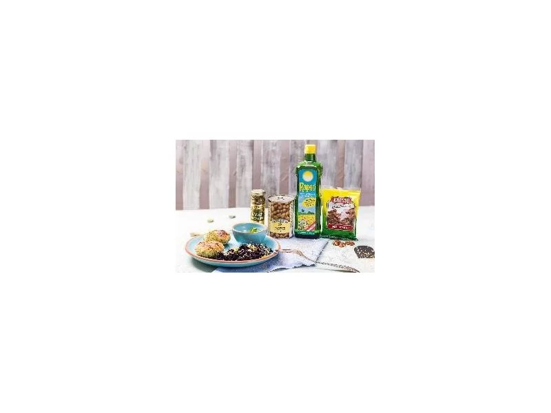 Kotleciki jaglane z bobem, pesto pietruszkowym  i orzechami pekan zdjęcie