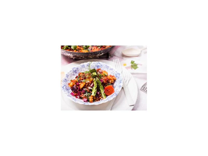 Kaszotto gryczane z botwinką, kurczakiem, marchewką i ziołami zdjęcie