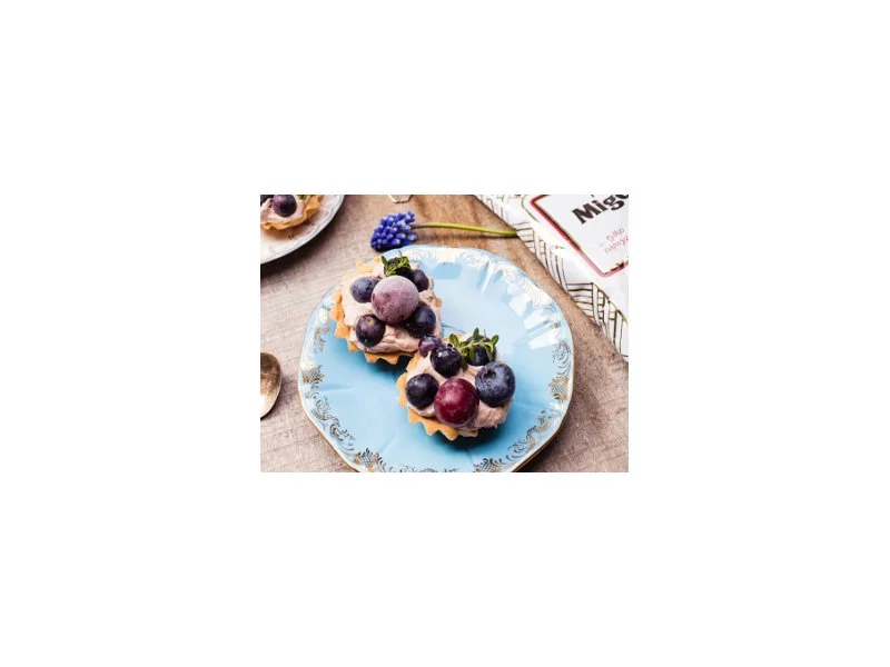 Mini tartaletki z kremem z mascarpone i owocami sezonowymi zdjęcie