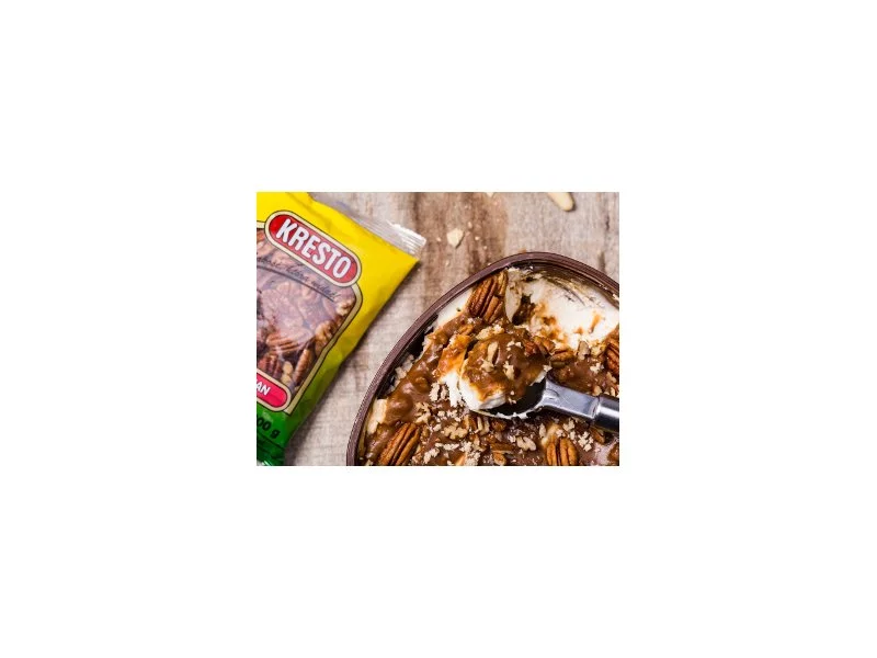 Lody chałwowe z solonym karmelem i orzechami pecan zdjęcie