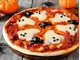 Jak nie najeść się strachu w kuchni: Domowa pizza z duszkami idealna na Halloween - zdjęcie