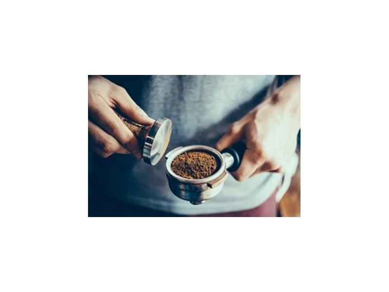 Jak zmielić kawę do ekspresu ciśnieniowego - porady nie tylko dla baristów zdjęcie