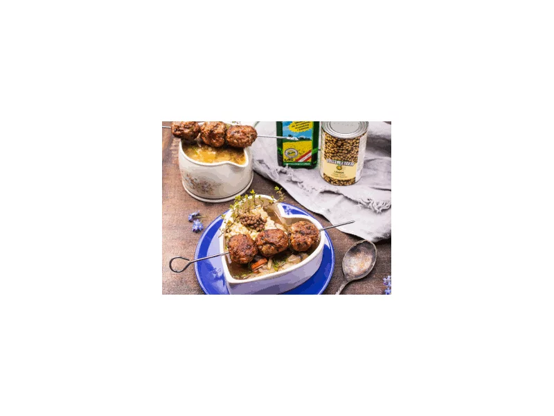 Zupa z pieczarek z pulpecikami z mielonego kurczaka i soczewicy oraz tartymi kluseczkami zdjęcie
