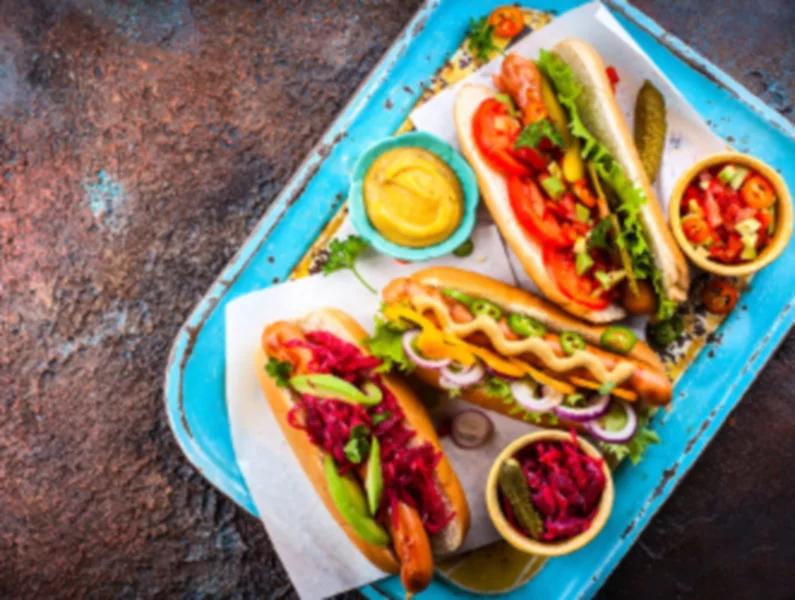 Święto legendarnego hot-doga już 4 lipca! Sprawdź, jak przygotować go w zdrowej wersji - zdjęcie