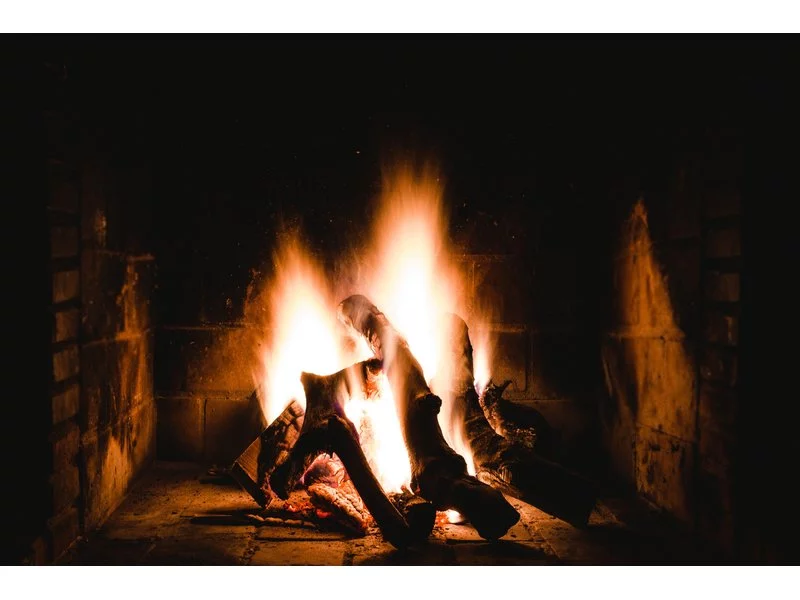 Najlepszy towarzysz zimowych wieczorów? Nie tylko ciepły, ale i bezpieczny! Paroc prezentuje płytę kominkową PAROC Fireplace Slab zdjęcie