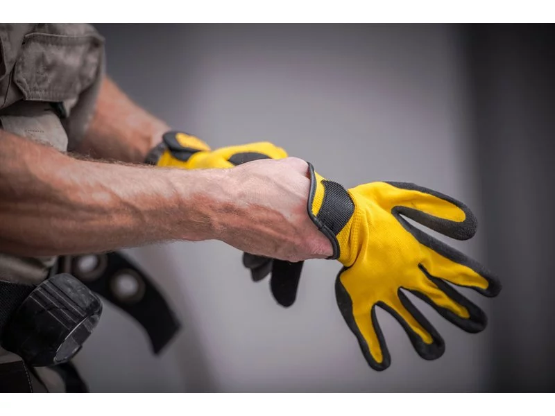 Rękawice robocze, jakie sprawdzą się przy wysokich temperaturach? zdjęcie