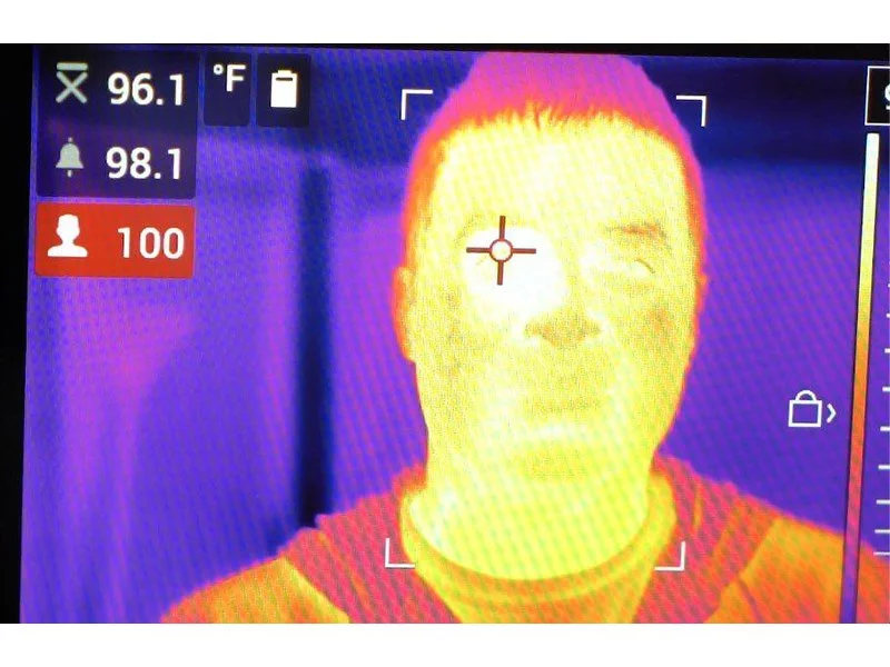 Obrazowanie termiczne do wykrywania podwyższonej temperatury ciała zdjęcie