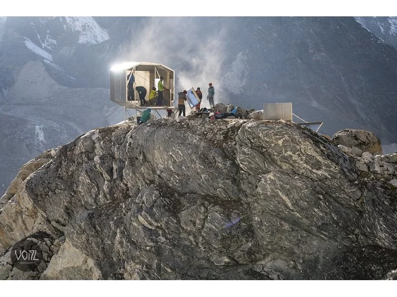 Nepal: Biwak pod wiszącą skałą zdjęcie