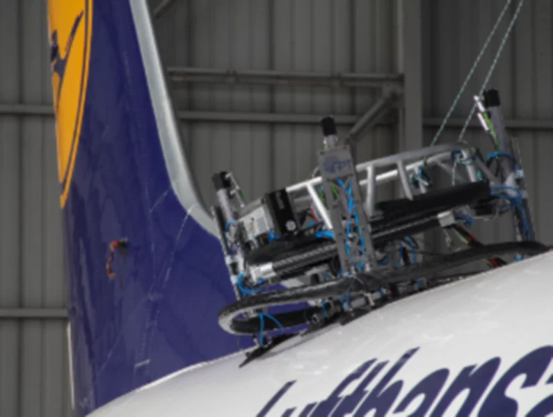 Łatwiejsze wykonywanie przeglądów samolotów: wyższe bezpieczeństwo lotów dzięki robotowi „Morfi” oraz łożyskom igus - zdjęcie