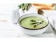 Orzeźwiająca zupa krem ze szparagów z cytryną i parmezanem - zdjęcie