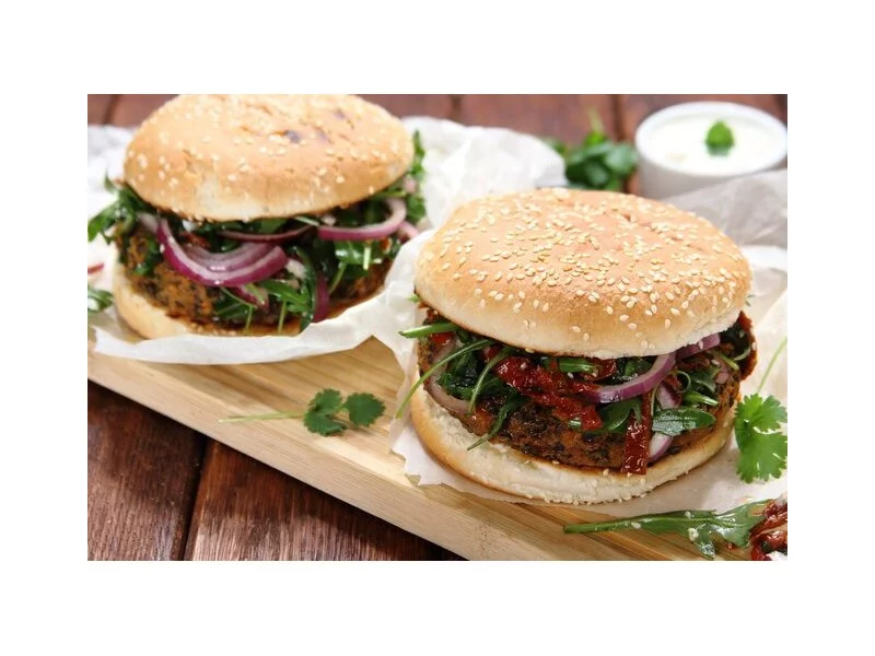 Między bułką a mięsem – obchody Światowego Dnia Hamburgera czas zacząć zdjęcie