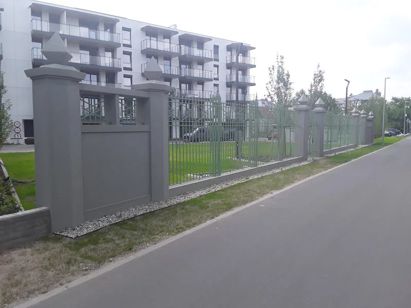 Rekonstrukcja zabytkowego ogrodzenie na terenie inwestycji Vilda Park w Poznaniu zakończona zdjęcie