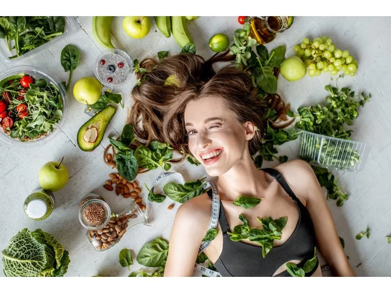 Dietetycy grzmią: łap witaminy, jedz sałaty! O co tyle szumu? Czy naprawdę warto rozkochać się w zielonych warzywach liściastych?  zdjęcie