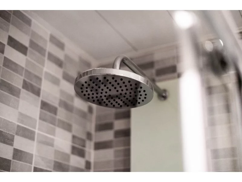 Deszczownice łazienkowe, ich działanie, rodzaje i cechy, na które warto zwracać uwagę przy zakupie zdjęcie