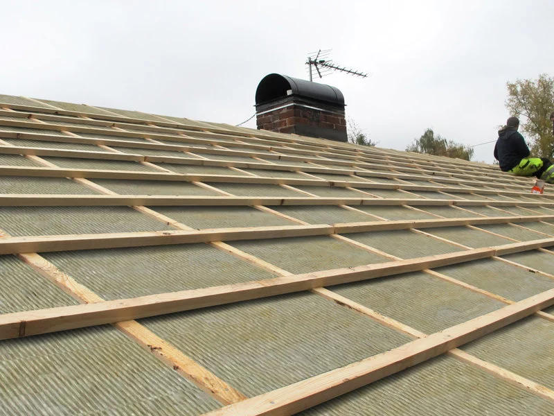 Bez błędów, bez ciśnień. Jak projektować dach skośny pod kątem izolacji termicznej i przepływu powietrza? - zdjęcie