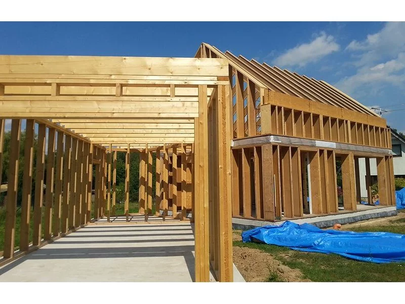 Drewniana konstrukcja do solidnego domu zdjęcie