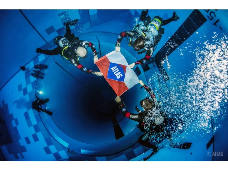 Deepspot, najgłębszy basen do nurkowania na świecie, jest gotowy zdjęcie