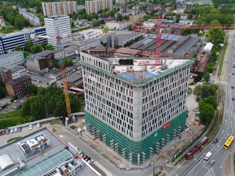 Nowe widoki na Katowice: biurowiec DL Tower osiągnął docolową wysokość - zdjęcie