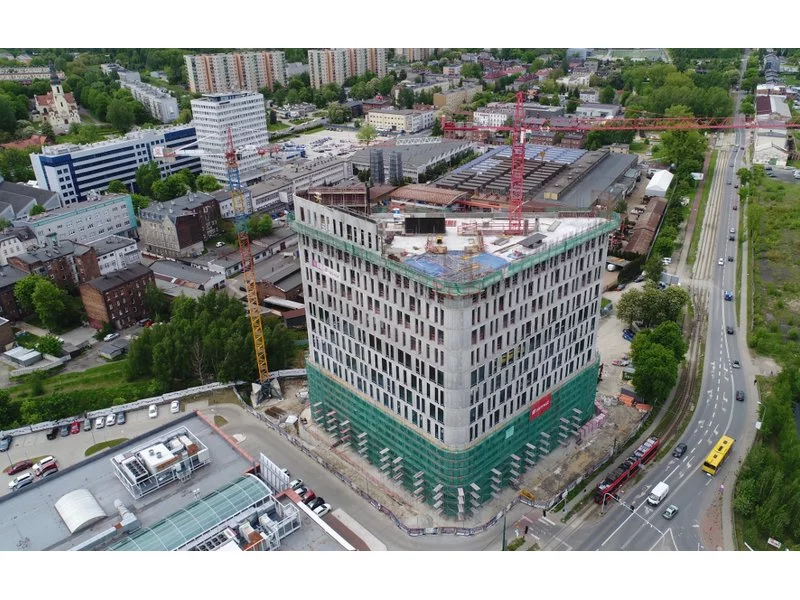 Nowe widoki na Katowice: biurowiec DL Tower osiągnął docolową wysokość zdjęcie
