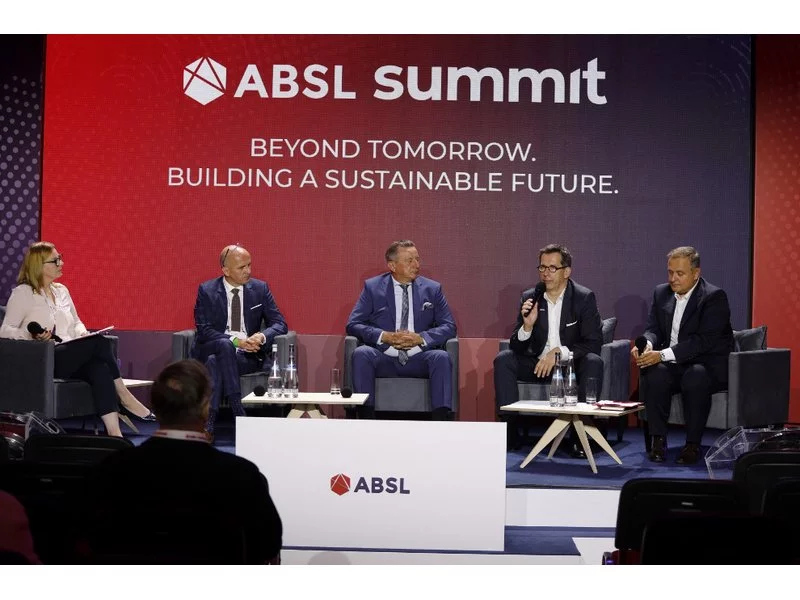 Zrównoważony rozwój miast przyspieszy pozyskiwanie inwestycji - Spotkanie prezydentów miast podczas ABSL Summit 2021 zdjęcie