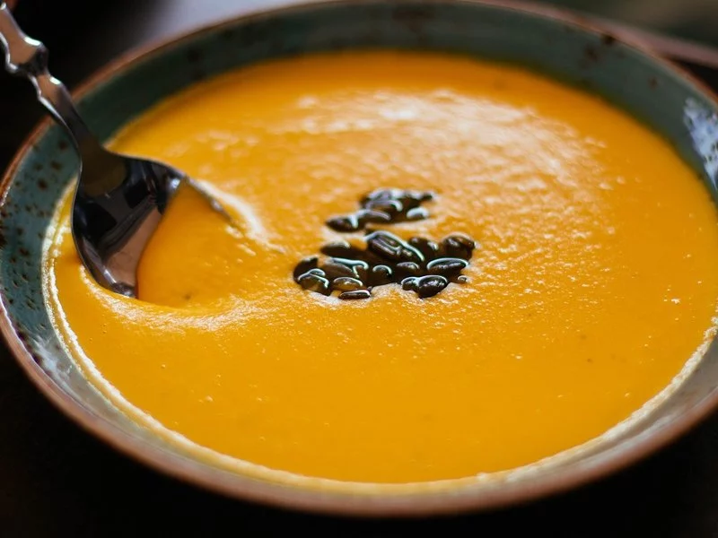 Jesienna kuchnia - przepisy na rozgrzewające zupy i drugie dania - zdjęcie