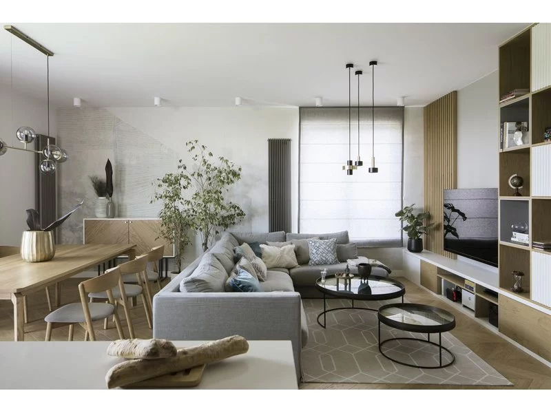 Drewno i niebieskie akcenty – ciepły apartament dla rodziny zdjęcie