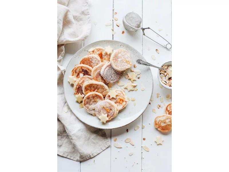 Zimowe mini naleśniki orkiszowe z miodem – zimowe, zdrowe smaki dla małych i dużych smakoszy zdjęcie