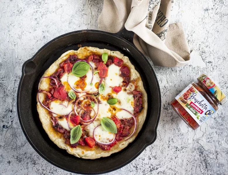 Szybka pizza z patelni z Bruchetta OLE! - zdjęcie