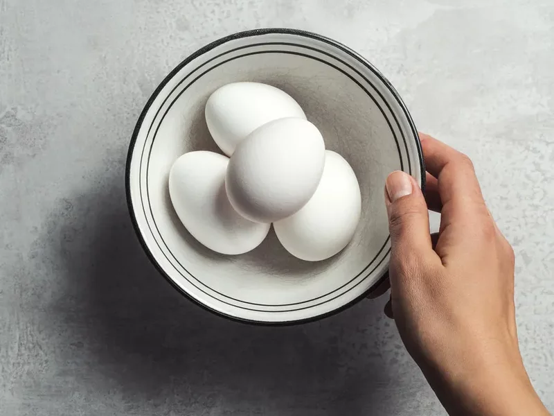  Czy wiesz, ile jaj możesz zjeść? Prawdy i mity na temat limitów w spożywaniu jajek  - zdjęcie