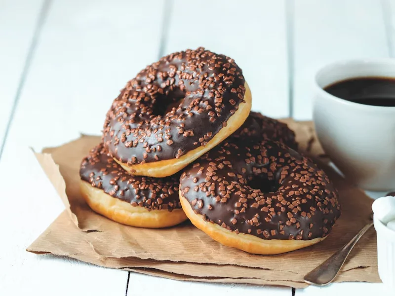 Amerykańskie pączki z dziurką - przepis na donuty - zdjęcie
