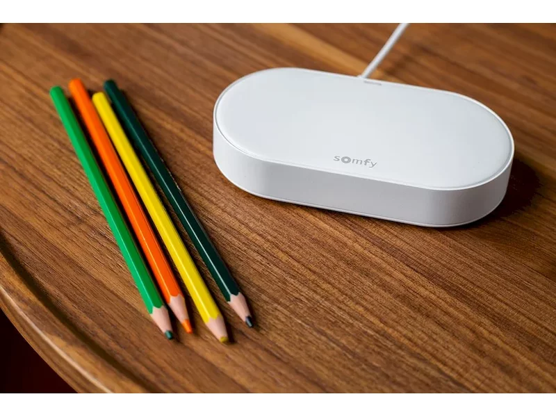 Connectivity kit – łatwy i szybki sposób na smart home. Somfy przedstawia nową centralę do sterowania urządzeniami automatyki domowej zdjęcie