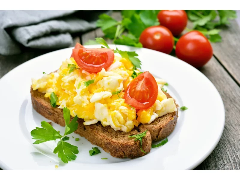 Niezbędny składnik porannego menu, czyli w jaki sposób zjeść jajko na śniadanie zdjęcie