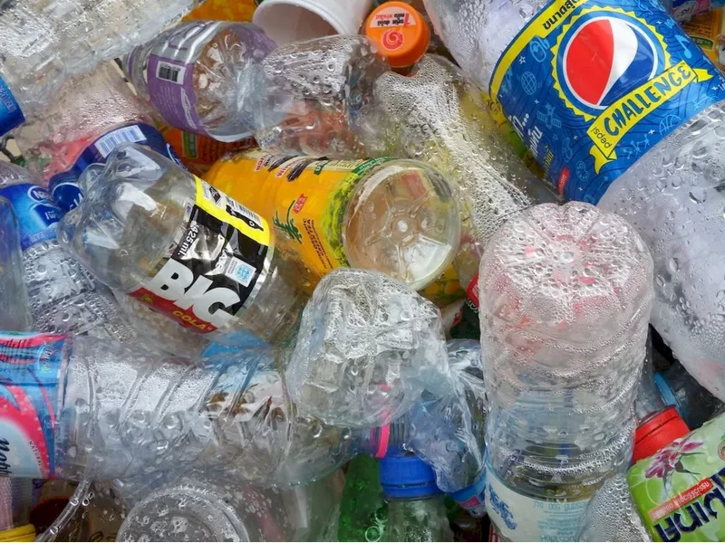 Genialny pomysł Polaków na wykorzystanie starych opakowań plastikowych! zdjęcie
