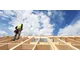 Właściwie dobrane materiały budowlane to jeden z czynników pomagających zachować bezpieczeństwo pracy na dachu - zdjęcie