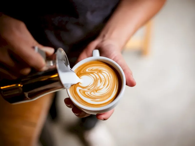 Sekret idealnie spienionego mleka – proste wskazówki dla kawoszy - zdjęcie