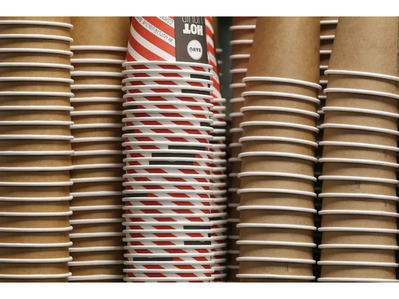 Kubki papierowe – biodegradowalne praktyczne naczynia zdjęcie