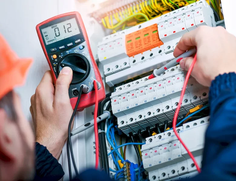 Jak zachować bezpieczeństwo podczas prac z prądem? - zdjęcie