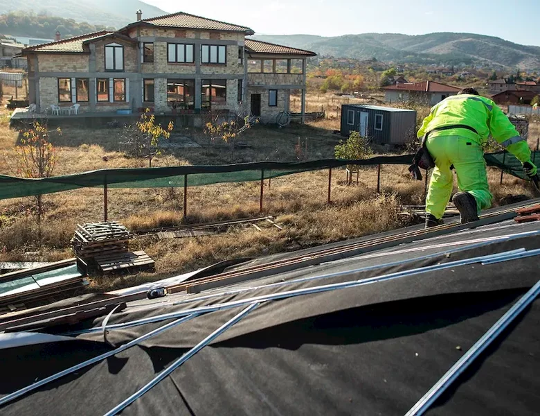 Czy warto kłaść płyty bitumiczne na dach? - zdjęcie