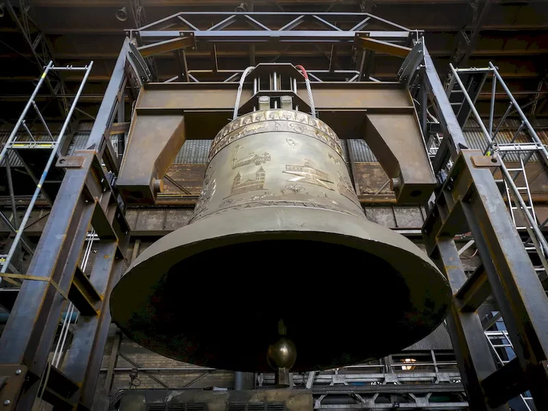 Największy na świecie dzwon wykonany przez wieloletnich Wystawców Saroexpo! Jego serce zabije w brazylijskiej bazylice. - zdjęcie