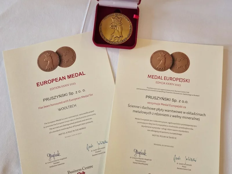Medal Europejski dla płyt warstwowych z wełny mineralnej PWS2-MW firmy Blachy Pruszyński - zdjęcie