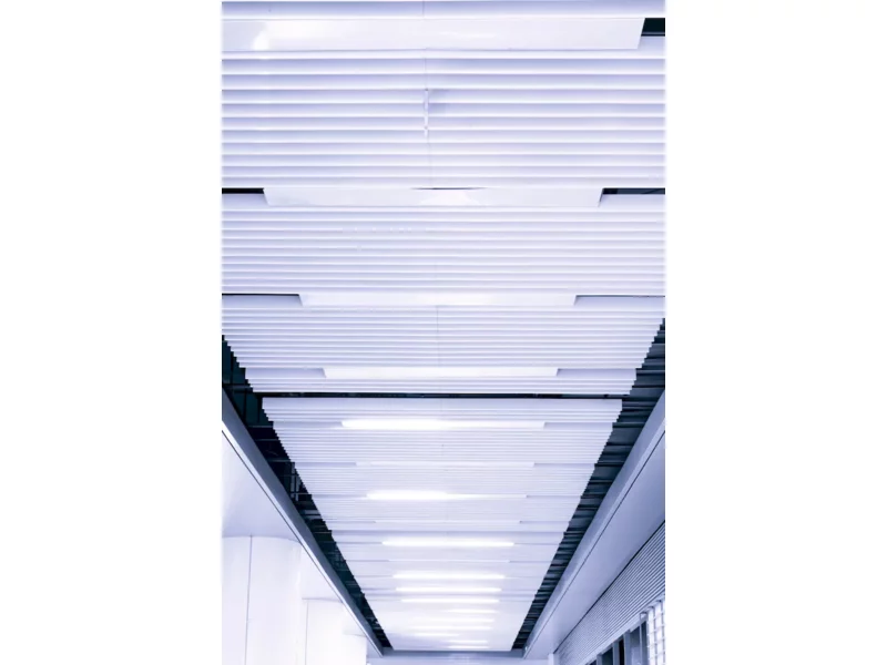 Zmiana oświetlenia na halach przemysłowych na lampy LED – przejście na efektywne i ekologiczne źródła światła zdjęcie