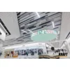 Designerskie sufity listwowe w centrum handlowym - zdjęcie