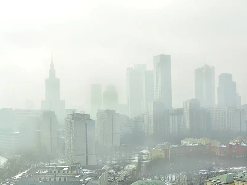 Jak powstrzymać smog i pogarszającą się jakość powietrza? Eksperci: klucz tkwi w lepszej izolacji budynków - zdjęcie