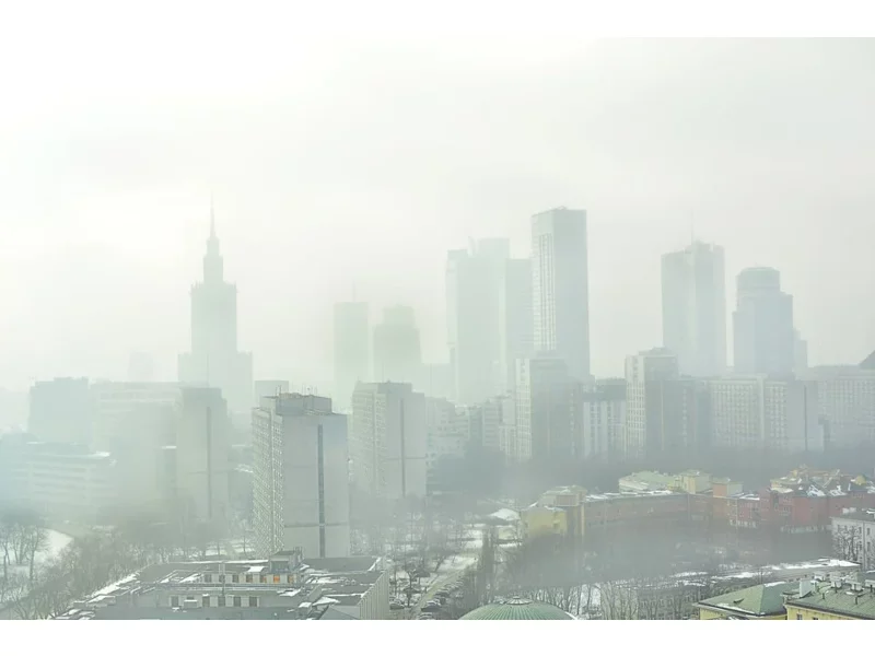 Jak powstrzymać smog i pogarszającą się jakość powietrza? Eksperci: klucz tkwi w lepszej izolacji budynków zdjęcie