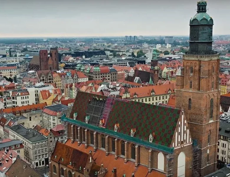 Kościół Garnizonowy we Wrocławiu z nowym dachem. Nowoczesne rozwiązania chronią zabytkową konstrukcję - zdjęcie