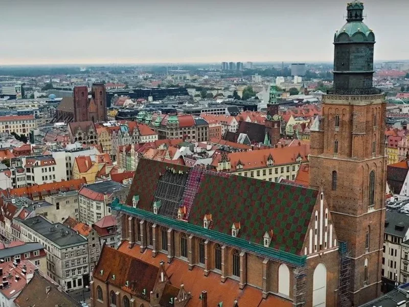 Kościół Garnizonowy we Wrocławiu z nowym dachem. Nowoczesne rozwiązania chronią zabytkową konstrukcję - zdjęcie