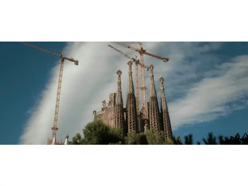 Sagrada Familia na ostatniej prostej. Tristram Carfrae: to inspirujący przykład stosowania niskoemisyjnych rozwiązań w budownictwie zdjęcie