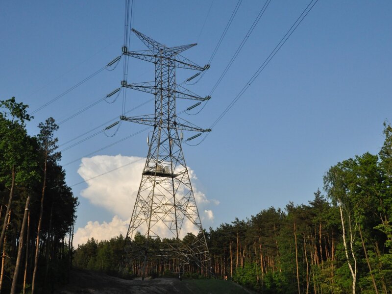 Rynek energii po sezonie grzewczym: stabilizacja cen to szansa, ale i sygnał ostrzegawczy dla firm - zdjęcie