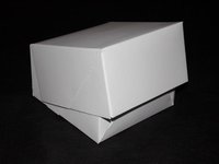 Pudełko białe na ciastko/pączek/figurkę - zdjęcie